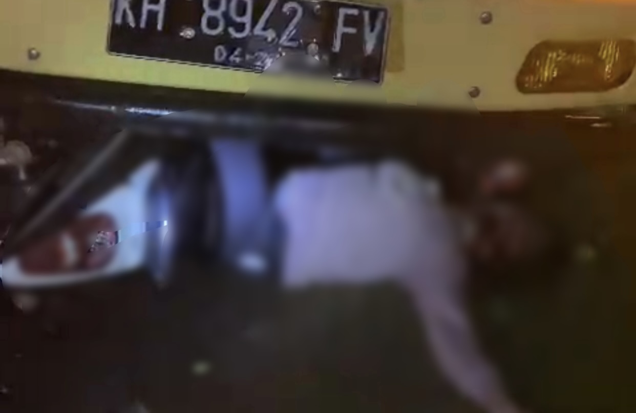 Tabrak Truk Dump, Pengemudi dan Penumpang Scoopy Tidak Sadarkan Diri