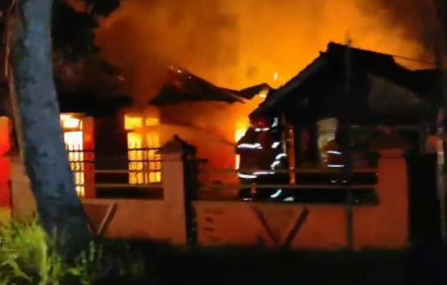 Kebakaran di Jalan H. Imran, Ketapang, Sampit diduga akibat korsleting listrik, Selasa 31 Oktober 2023.