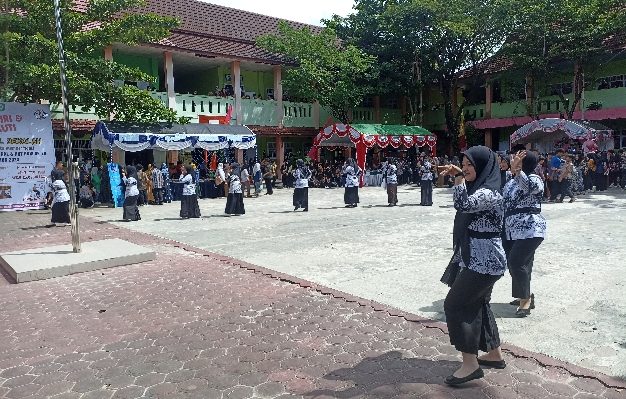 Kemeriahan Festival Sekolah SMPN 2 Sampit Peringati HUT ke 78 PGRI dan Hari Guru Nasional 2023, Selasa 28 November 2023