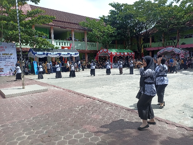 Kemeriahan Festival Sekolah SMPN 2 Sampit Peringati HUT Ke-78 PGRI dan Hari Guru Nasional
