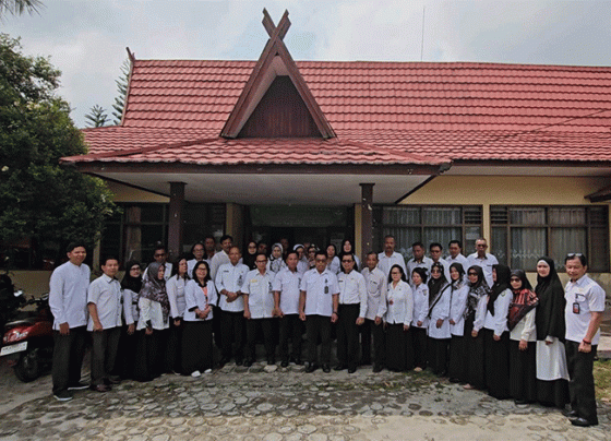 Korwil Disdik MB Ketapang dan KKKS Hasien Ucapkan Selamat Ulang Tahun kepada Bupati Kotim, Rabu 15 November 2023.