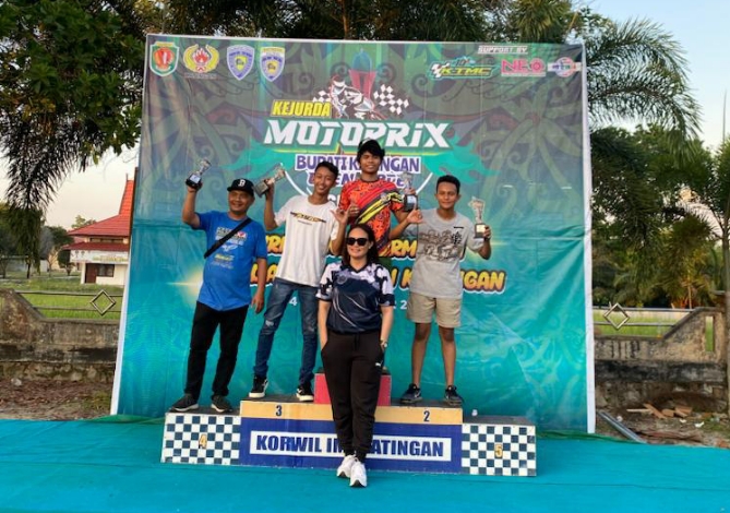 Masih Belia, Pembalap Rookie ini Naik Podium Kejurda Motoprix Bupati Katingan Open Race