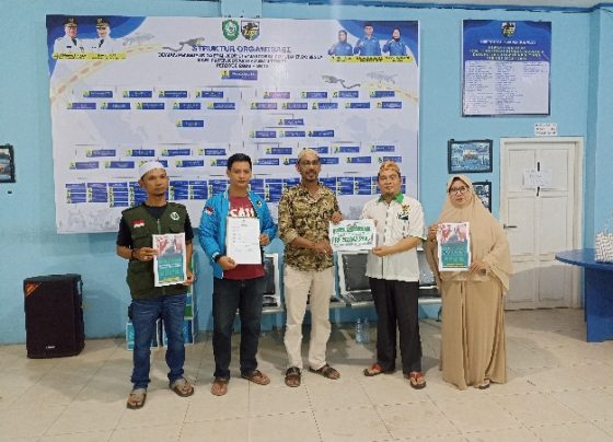 Masyarakat Peduli Palestina di Kotim menyerahkan hasil donasi Rp 52,8 Juta melalui Baznas di Sekretariat KNPI Kotim, Selasa 14 November 2023.