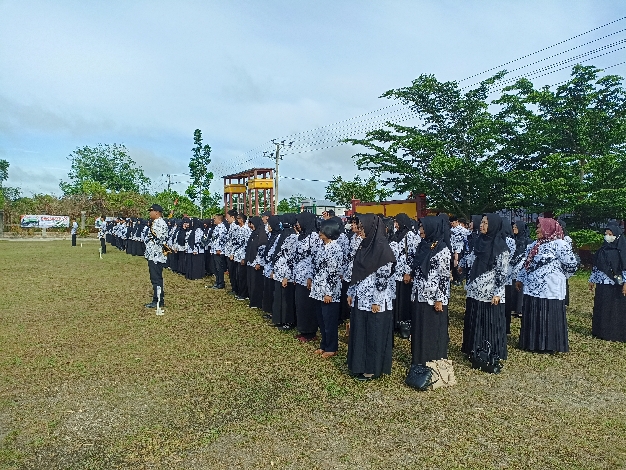 PC PGRI MB Ketapang Gelar Upacara Peringatan HUT Ke-78 PGRI dan Hari Guru Nasional