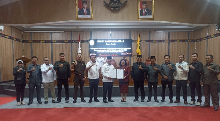 Penandatanganan bersama Persetujuan atas Ranperda dan Nota Keuangan tentang APBD 2024, Rabu, 22 November 2023
