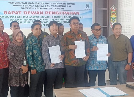 Penandatanganan hasil Rapat Dewan Pengupahan Disnakertrans Kotim tentang Penetapan UMK 2024 di MPP Kotim, Kamis, 24 November 2023.