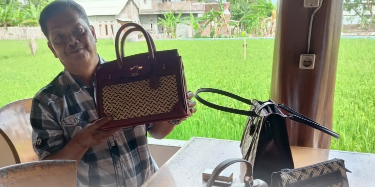 Optimalkan Potensi Rotan, Pj Bupati Kunjungan ke Industri Pengolahan Kulit di Garut
