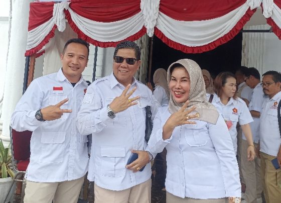 Perwakilan DPD Gerindra Kalteng, Suprianti Rambat paling kanan.