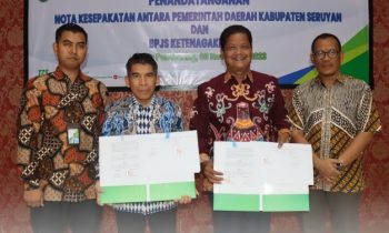 Pj Bupati Seruyan Djainuddin Noor bersama pimpinan BPJS ketenagakerjaan Sampit, Yunan Suhada saat pelaksanaan penandatanganan nota kesepakatan