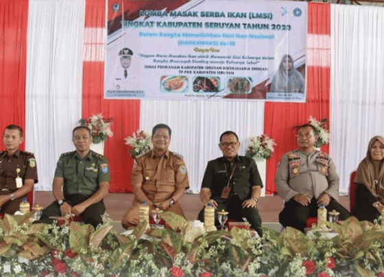 Pj Bupati Seruyan Djainuddin Noor didampingi Pj Sekda Seruyan dan Kadis Perikanan saat Lomba Masak Serba Ikan