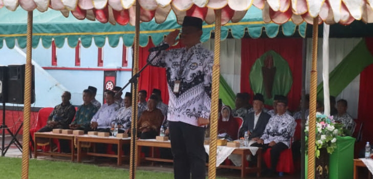 Pj Sekda Seruyan Pimpin Upacara HUT Ke-78 PGRI dan Hari Guru Nasional
