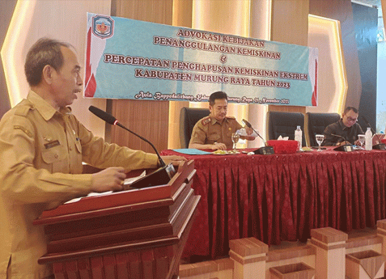 Plt. Sekda Murung Raya Serampang saat menyampaikan sambutan di aula Bappedalitbang, Selasa, 21 November 2023.