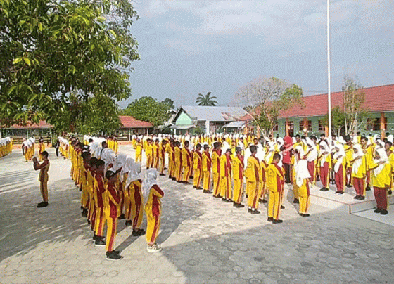 SMPN 4 Sampit memaknai Hari Pahlawan sebagai inspirasi generasi muda, Jumat, 10 November 2023.