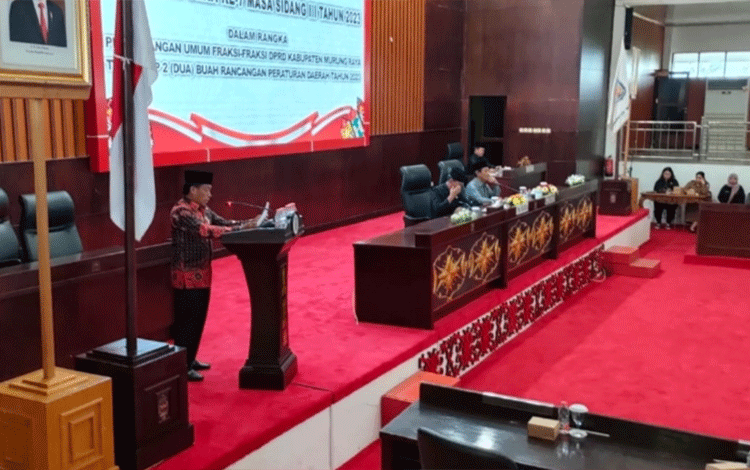Fraksi PDIP Sampaikan Pandangan Usulan Dua Raperda