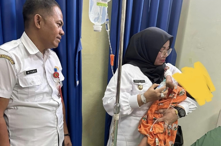 Irawati Besuk Anak Terlantar yang Ditemukan di Semak