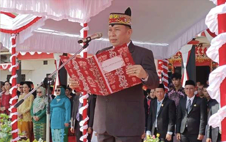 Ketua DPRD Mura Bacakan Teks Proklamasi Pada Upacara HUT ke 78 RI