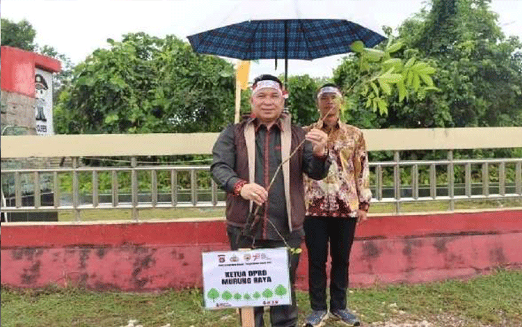 Tanam Pohon, Ketua DPRD Mura Dukung Program Penghijauan Kepolisian