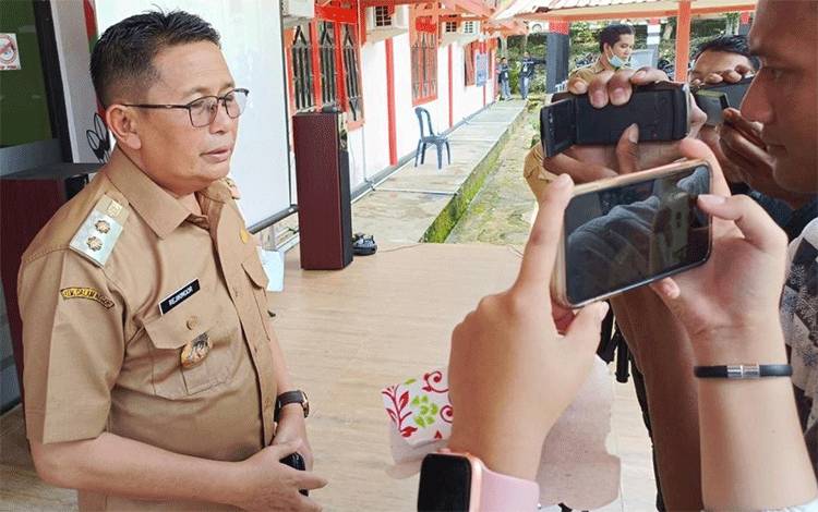 Bulog agar Menyalurkan Bahan Pokok Kualitas Standar