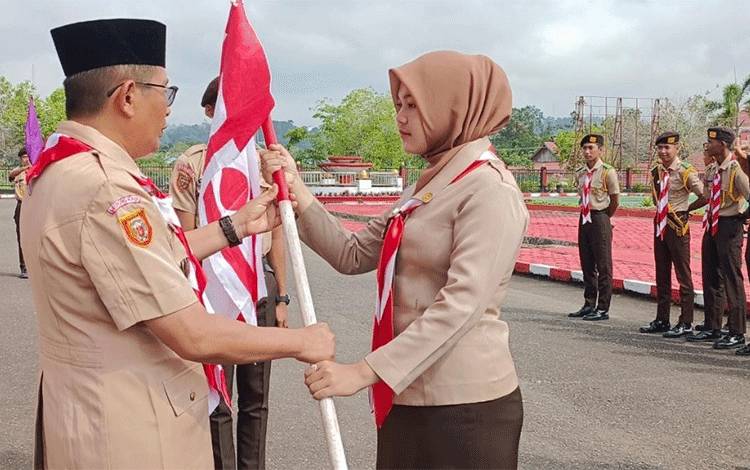 Wabup Murung Raya Lepas Kontingen Pramuka ke Cibubur