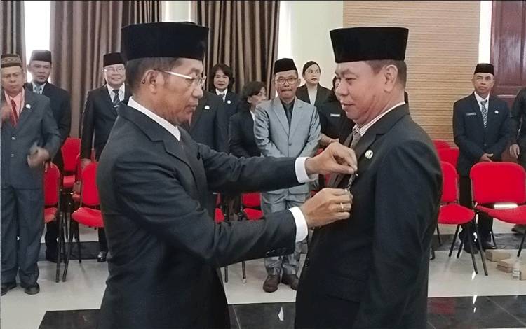 105 ASN Murung Raya Terima Satyalancana Karya Satya