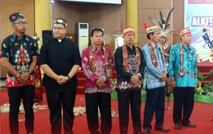 Peluncuran Alkitab Bahasa Dayak Siang Dapat Apresiasi Pemkab Murung Raya