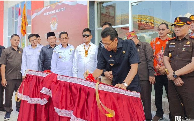 Perdie Resmikan Kantor KPU Murung Raya Baru, Ini Harapannya