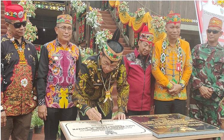Lopo Betang Perdie M Yoseph Aset Wisata Murung Raya