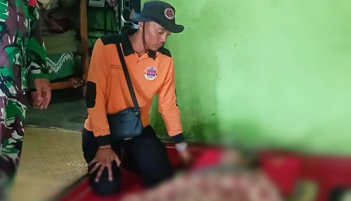 AR saat disemayamkan di rumah duka Jalan Bengaris 8 Kelurahan Tanjung Pinang, Pahandut Kota Palangka Raya.