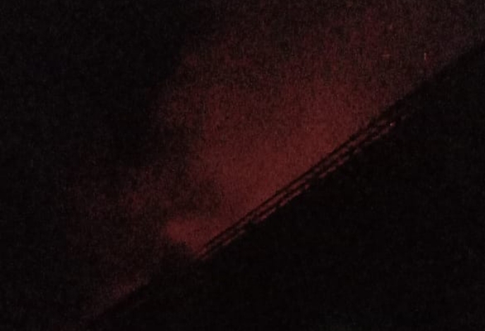 Api Masih Berkobar, Tim Damkar Masih Berjibaku di Lokasi Kebakaran Samuda hingga Malam ini