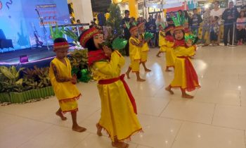 Bikin gemas! Siswa siswi TK Bakti Ibu menampilkan seni tari di HUT ke 10 Citimall Sampit, Sabtu 30 Desember 2023