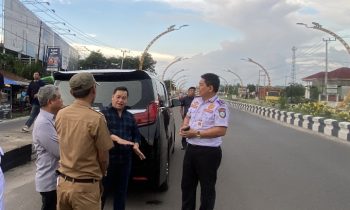 Bupati Kotim Halikinnor didampingi Kepala Dishub, Kepala DLH dan DPUPRPRKP saat meninjau Terowongan Nur Mentaya, Senin, 11 Desember 2023.