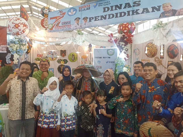 Kunjungi Stand Disdik Kotim, Halikinnor Apresiasi Penerapan Kurikulum Merdeka Belajar