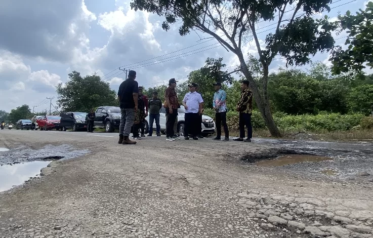 Halikinnor Pantau Kerusakan Jalan di Wilayah Samuda