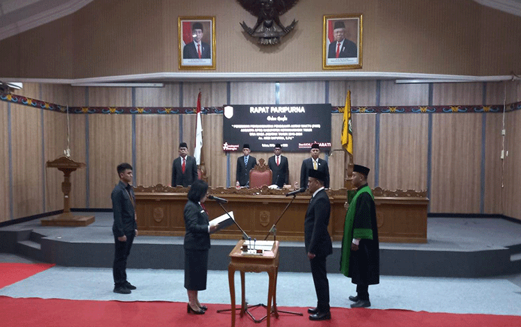 DPRD Kotim Lantik Ardi sebagai Anggota PAW Gantikan Almarhum Nadie