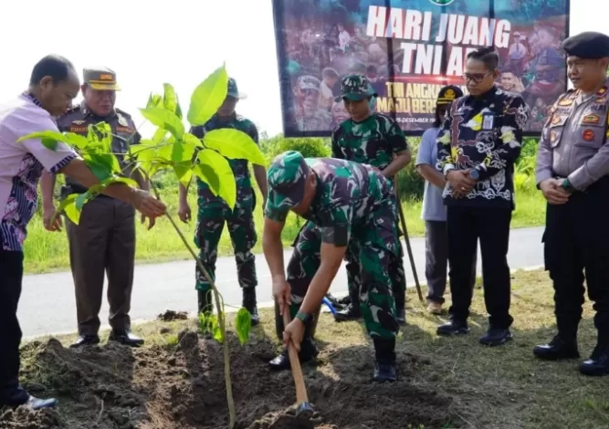Kodim 1019 Katingan Peduli Lingkungan dengan Tanam Pohon