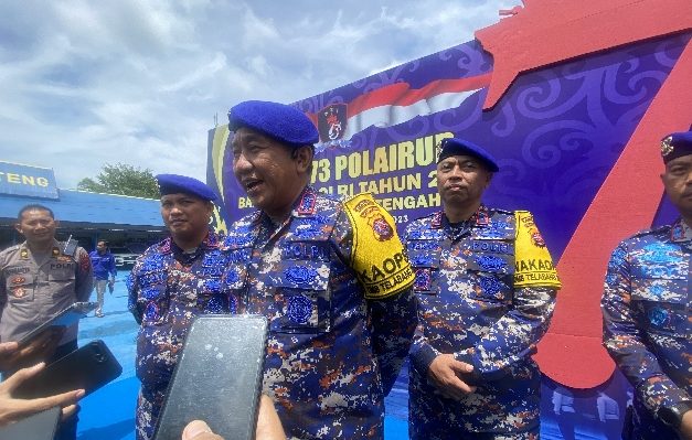 Kapolda Kalteng Irjen Djoko Poerwanto saat diwawancarai