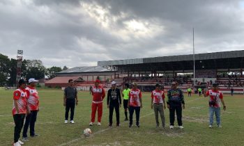 Kick Off pembukaan turnamen S Parman Cup Jilid 1 di Stadion 29 Nopember Sampit, Sabtu 9 Desember 2023