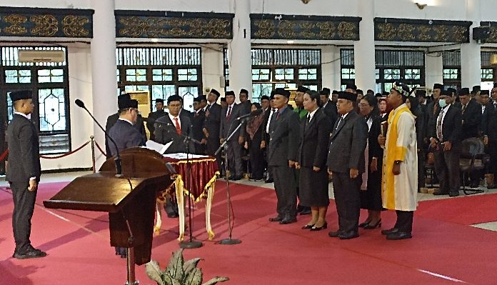 Pelantikan pejabat yang dirotasi di Kotim, Jumat 1 Desember 2023.