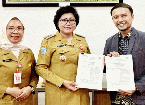 Pj Bupati Lamandau saat befoto bersama dengan perwakilan BPJS Kesehatan.