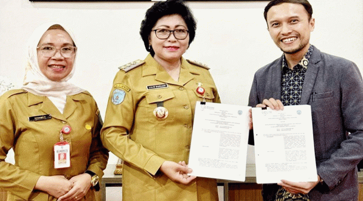 Pj Bupati Lamandau saat befoto bersama dengan perwakilan BPJS Kesehatan.