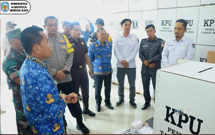 Tinjau Logistik Pemilu, Hermon Minta Jaga Kondusivitas Daerah