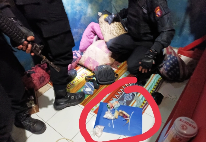 Polisi Gerebek Rumah Kost di Palangka Raya, Enam Pria dan Narkoba Diamankan