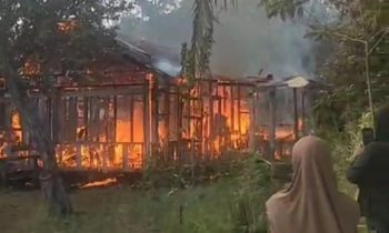 Rumah warg di Desa Luwuk Bunter yang terbakar, Jumat, 22 Desember 2023.