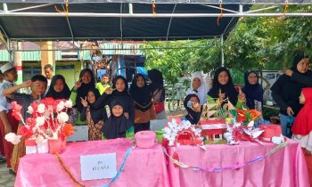 SD Islam Daruttaslim mengajarkan anak kewirausahaan sejak dini melalui kegiatan P5, Minggu, 17 Desember 2023
