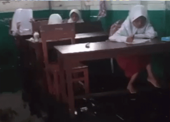 Salah satu sekolah yang tergenang air saat pelaksanaan Penilaian Akhir Semester, Senin, 4 Desember 2023.