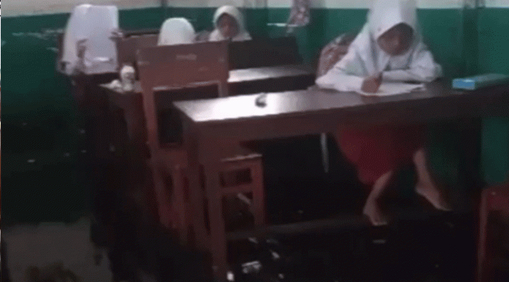 Salah satu sekolah yang tergenang air saat pelaksanaan Penilaian Akhir Semester, Senin, 4 Desember 2023.