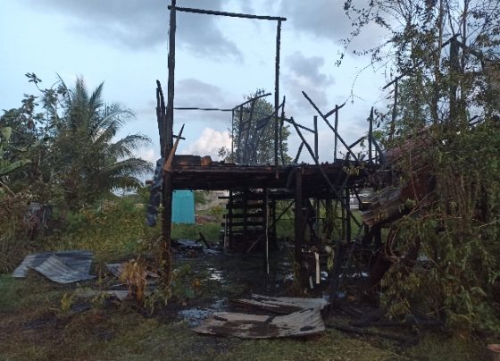 Sebuah Rumah Panggung di Jalan H. Ikap 3 Ludes Terbakar