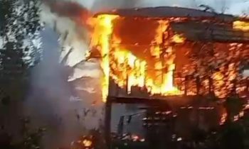 Sebuah rumah yang terbakar di Jalan H Ikap 4 Milik Kepala SMAN 1 Sampit, Jumat 8 Desember 2023