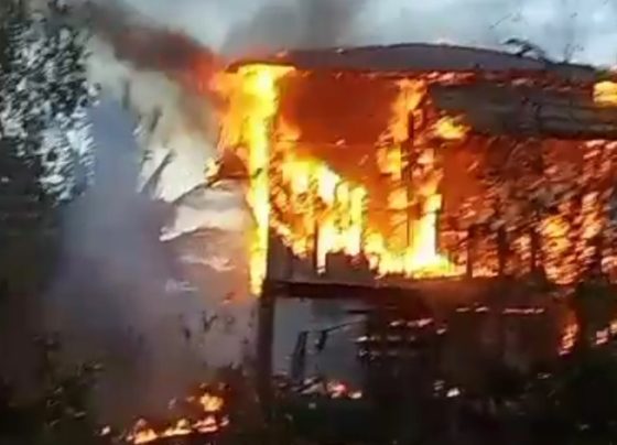 Sebuah rumah yang terbakar di Jalan H Ikap 4 Milik Kepala SMAN 1 Sampit, Jumat 8 Desember 2023