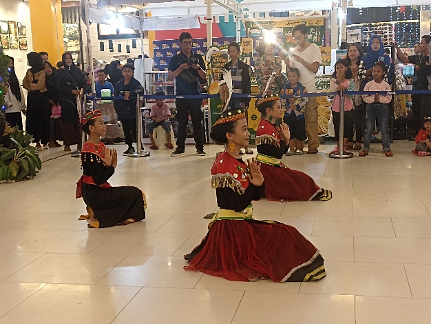 Siswi SLBN 3 Sampit Tampilkan Pertunjukkan Seni Tari di HUT Ke-10 Citimall Sampit